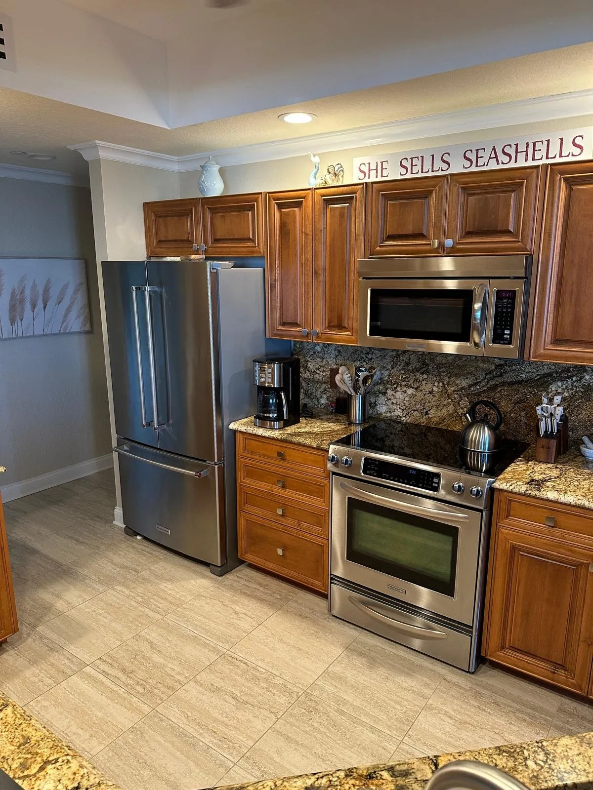 Kitchen Refinishing — before refinishing